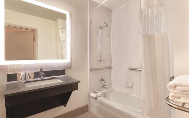 Country Inn & Suites by Radisson, North Little Rock, AR