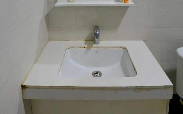 Collection O 4308 Hotel Zaarang Inn