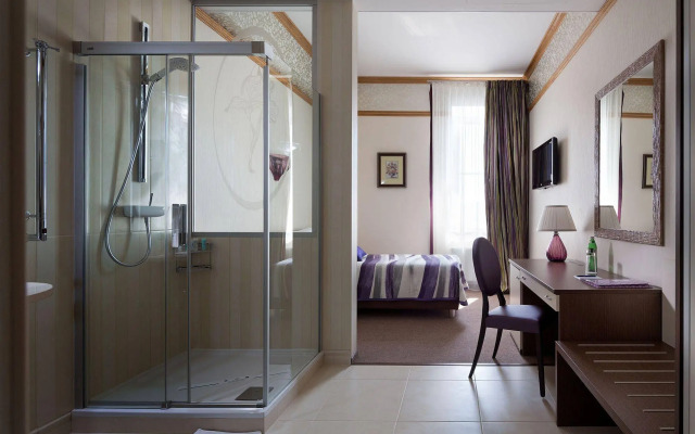 Iris Art Hotel