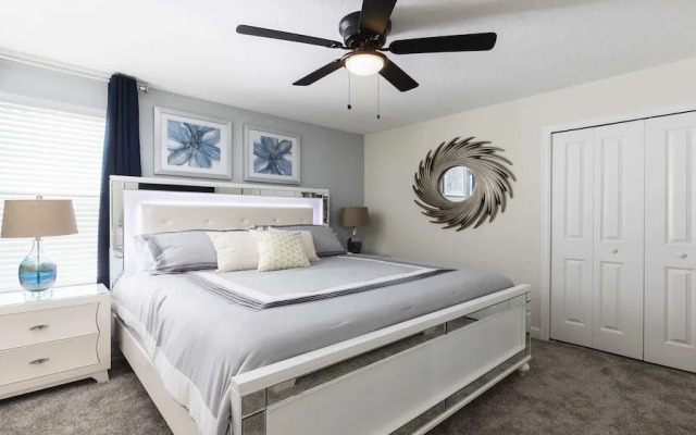 Greenview 8BR Home Private Theater Pool/spa/games