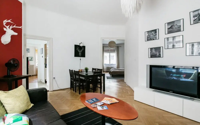 Revay 2 Apartment