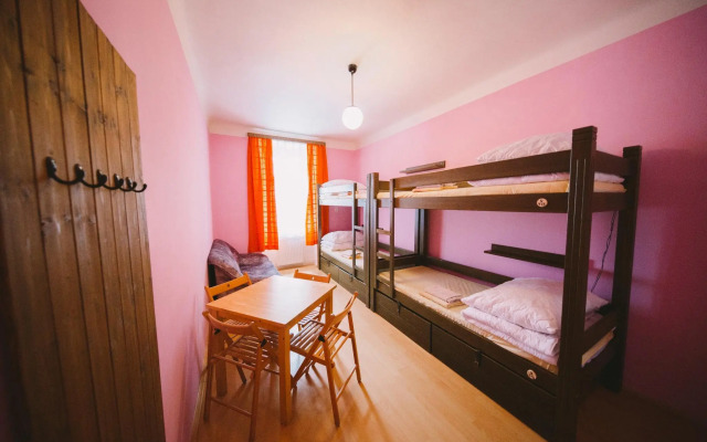 Hostel Dakura