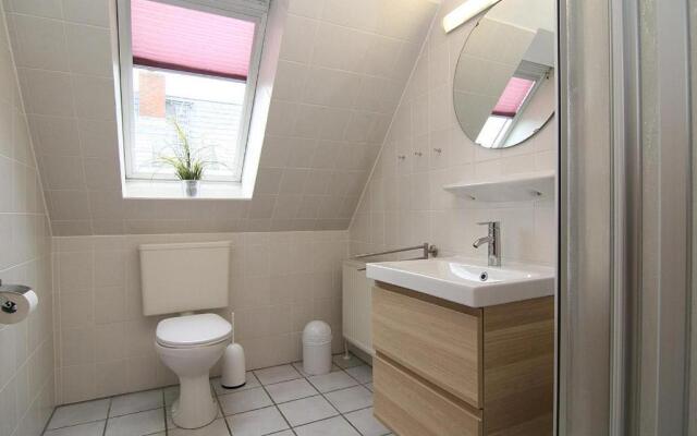 Wohnung 2, Schumacher
