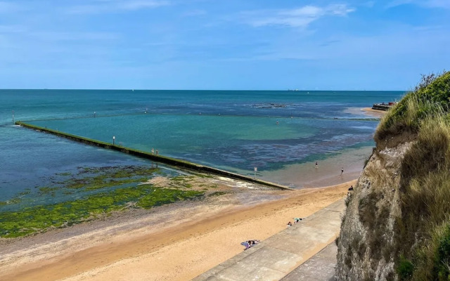 Walpole Bay 2 bed Stunning Garden Apt By Adliv