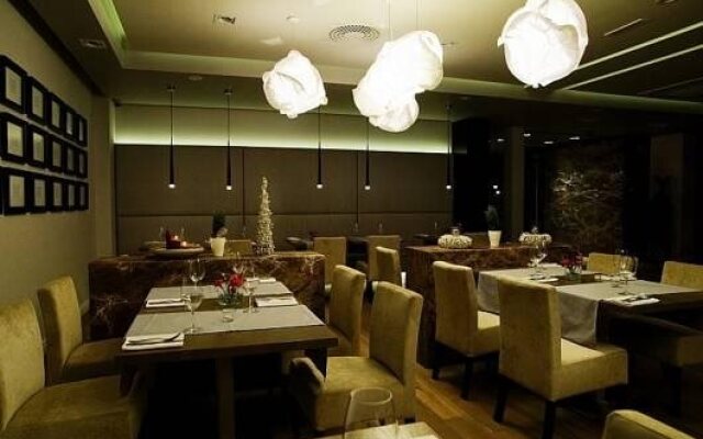 Velvet Hotel & Restaurant