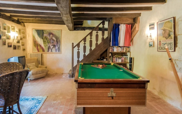 Ritzy Mansion in Sourzac With Tennis Court, Pool & Gym