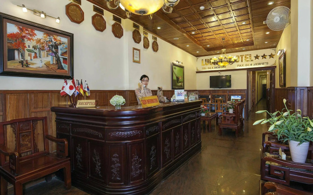 Lucky 3 Hotel & Travel
