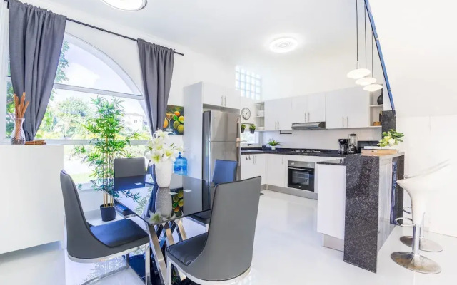 New Stylish 3BR Villa With Private Pool Terrace