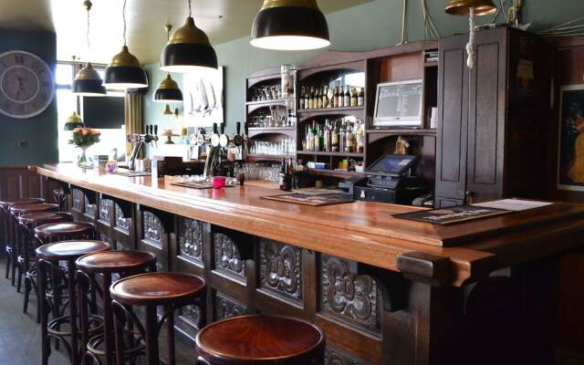 Stylish Thatched Villa with 2 Bathrooms near Giethoorn