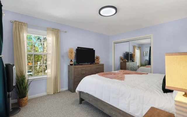 Spacious Retreat & Game Room Sleeps 12