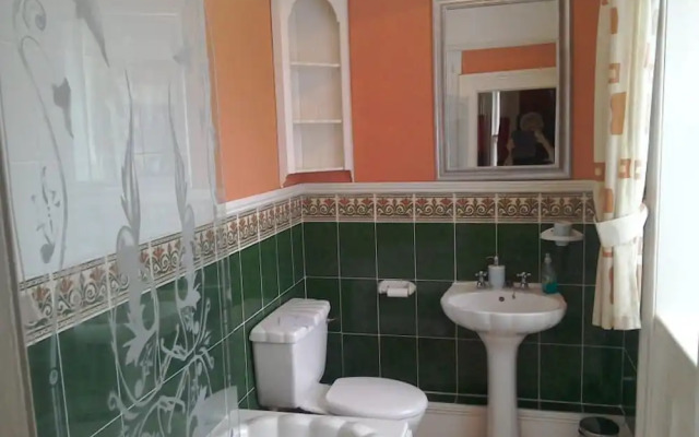6-bed House in Snowdonia With Your own Private pub