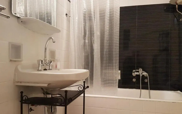 Begonia-Athens Center, 6 BD, 2,5 BATH