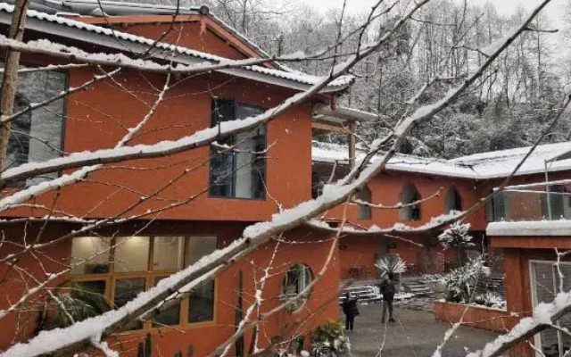Qingcheng Mountain Tingfeng Orange Yard Hot Spring Hotel