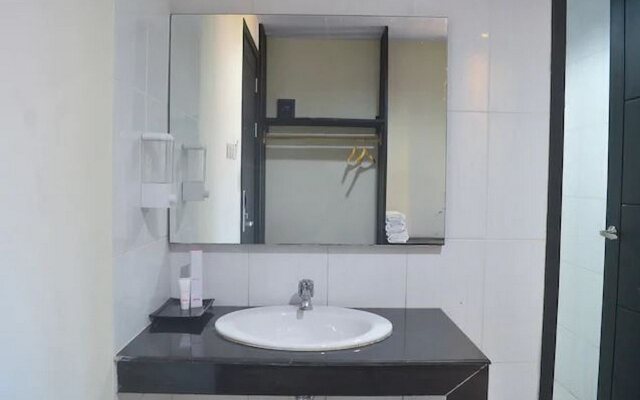 Capital O 1246 Hotel Grand Pacific