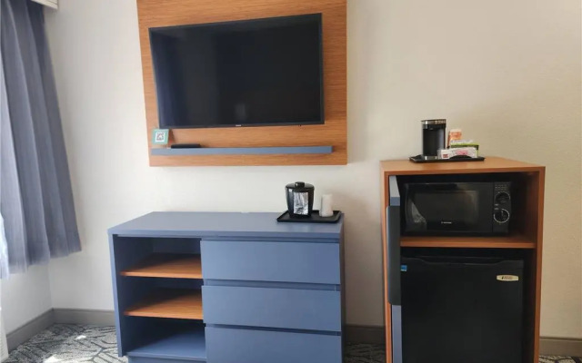 Country Inn & Suites by Radisson, Dahlgren-King George, VA