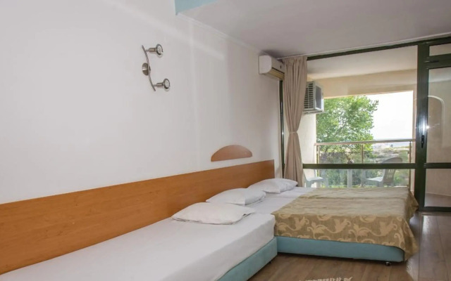Hotel Amfibia Beach