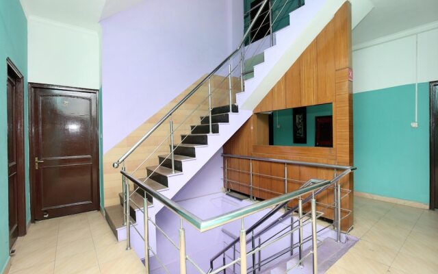 OYO 5906 Hotel Skyfox