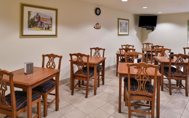 Star City Inn & Suites