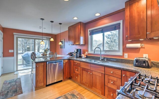 'river's Edge Retreat With Kayaks & River Access!