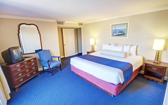 Club Wyndham Newport Onshore
