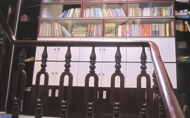 The Lily Hostel and Coffee