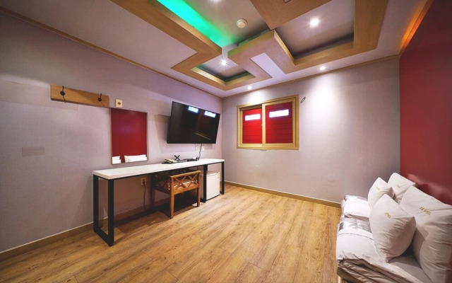 Tongyeong Omad Hotel