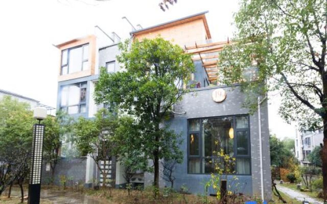 Wuyuan Fangzi Tea Homestay (Wuyuan High-speed Railway Station Xiangao Ancient City Branch)