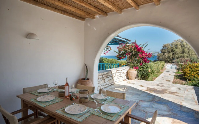 Family Seafront Villa, 1´ From the Beach