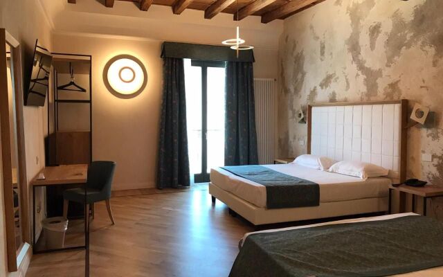 Ca' Uberti Palace Hotel , Mantegna Hotels