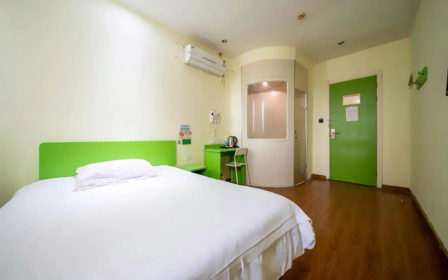 Shanghai Haiyou Hotel (Fengxian Huancheng East Road Subway Station)