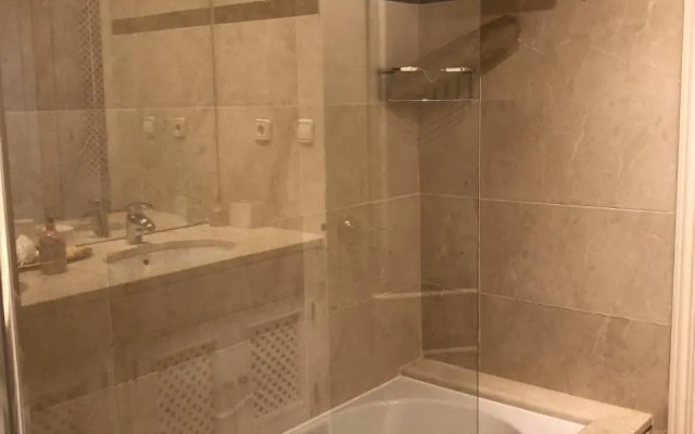 Beachside Luxury 2 bedroom apartment, Puerto Banus