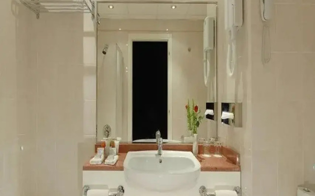 Ledger Plaza Hotel