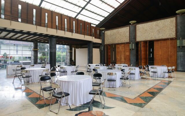 Airy Lembang Villa Istana Bunga Tulip Bandung