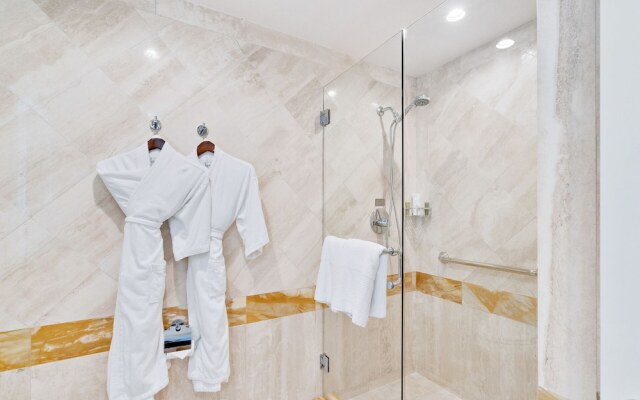 Bentley Beach Club by Edgewater One VR