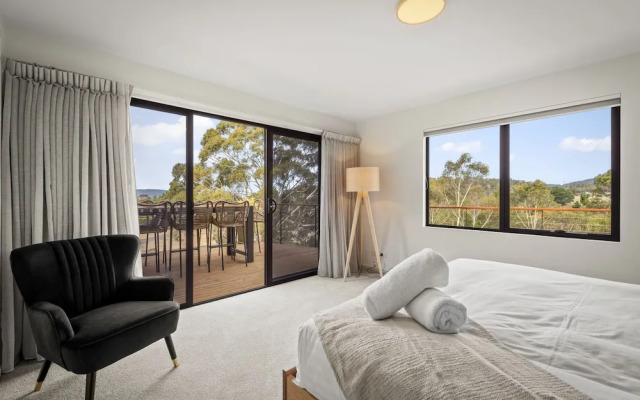 Tree Top Views - 4 Bedroom House