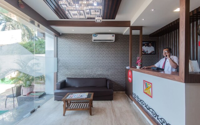 OYO 7136 Solitaire Residency