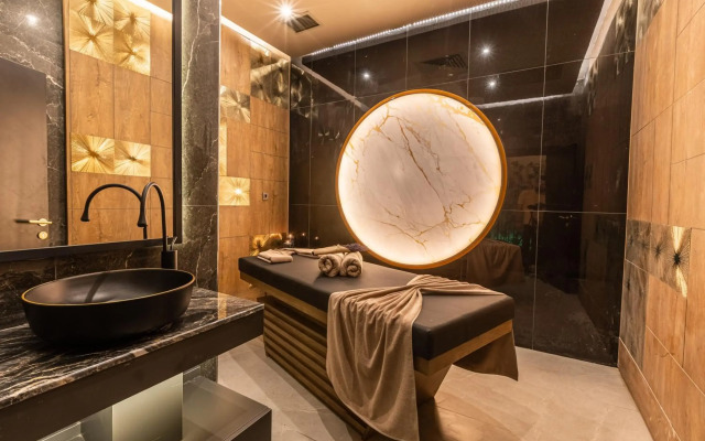 Serenity Queen Hotel