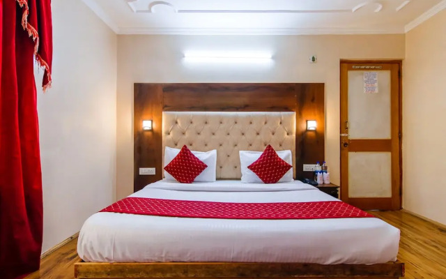 Fabhotel The Moon