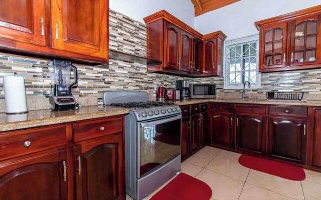 Runaway Bay Gem Villa