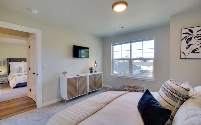Monroe Apartment Near Evergreen State Fairgrounds!