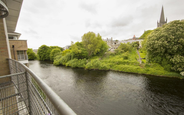 Riverside Hotel