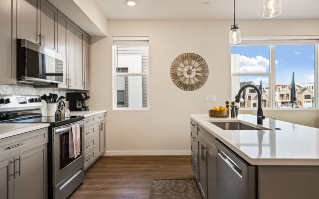 Palm Cove 2 Bedroom Condo