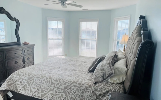 Victoria - 3 Br Home