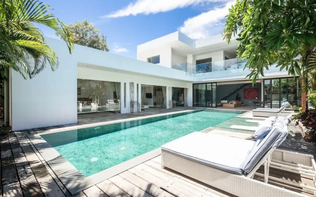 Niko 2 R New Villa Close to Finns Beach Club