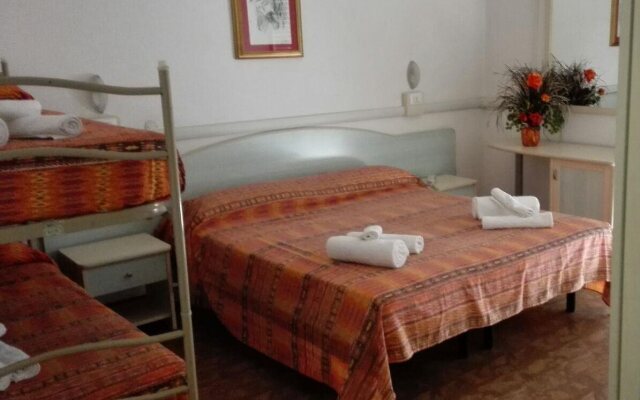 Hotel Carol