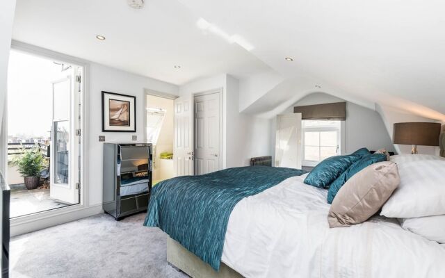 Spectacularly Stylish 2 Bed Flat Heart of Fulham