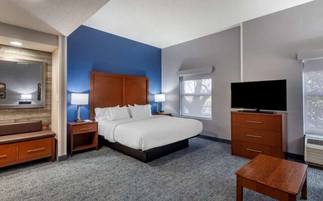 Comfort Suites near Birkdale Village- Huntersville