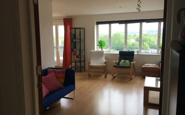 Modern 2 bedroom flat with stunning river views