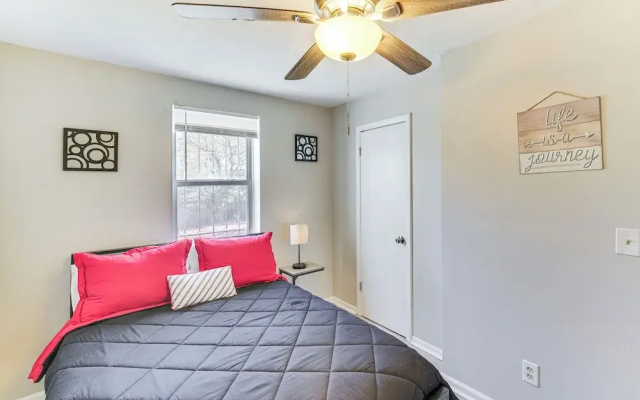 8 Mi to Dtwn: Cleveland Family Home