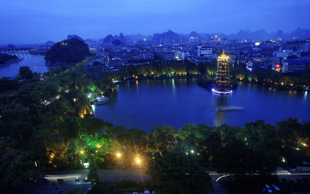 Guilin Lijiang Waterfall Hotel